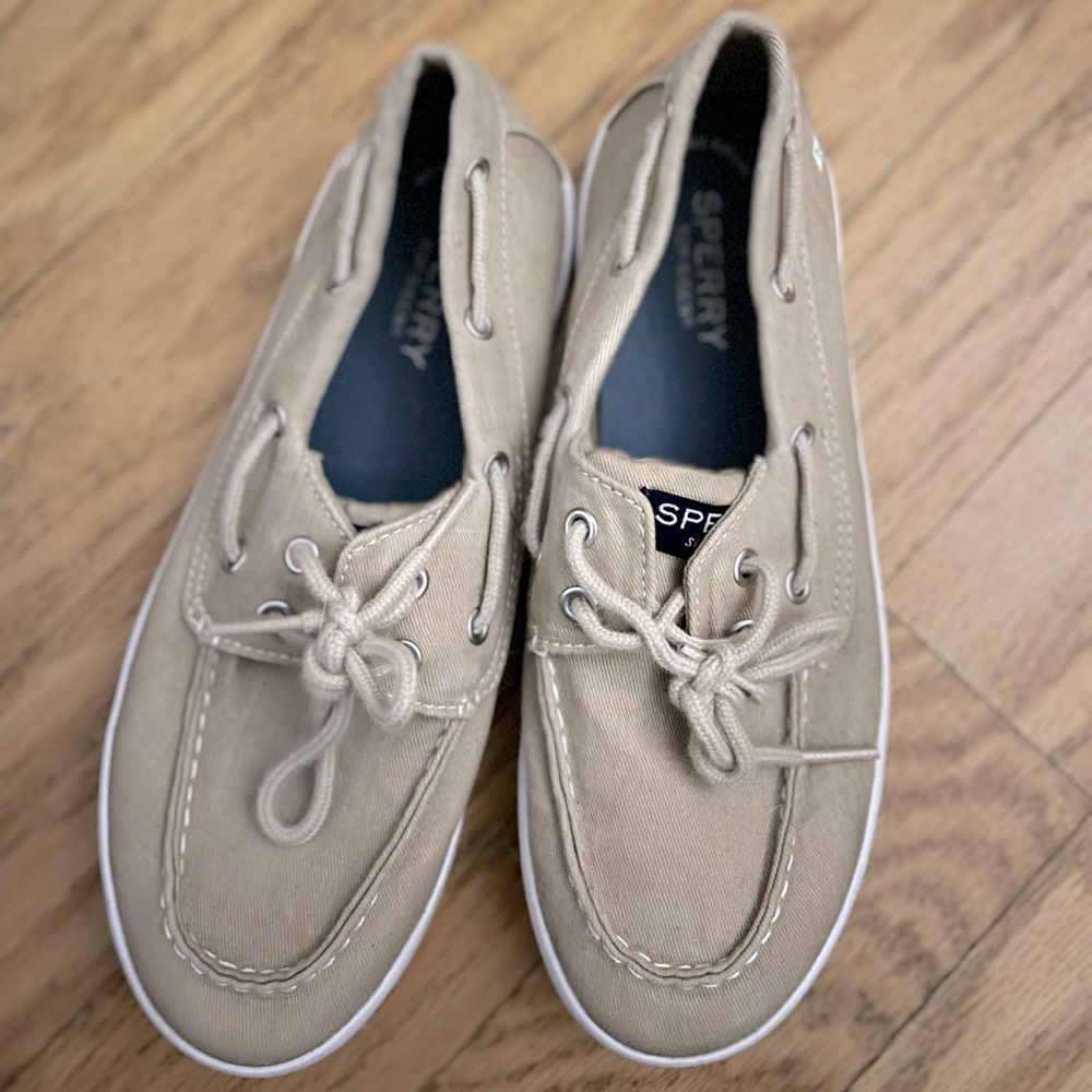 New Kids Sperry Tuck Saltwash Khaki Slip Ons sz 4